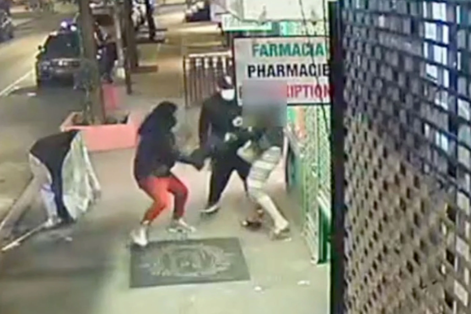 Woman mugged at knifepoint for $6K worth of electronics in NYC